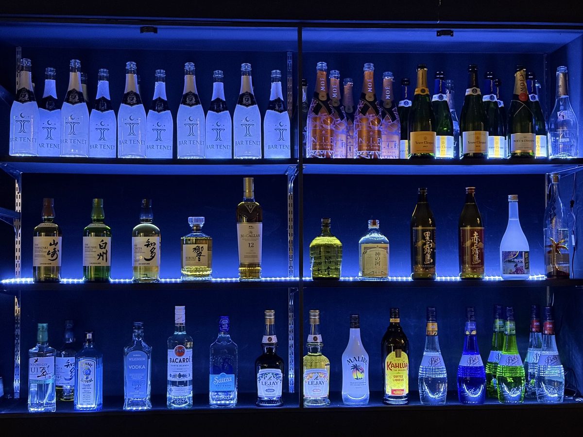 BAR TENET