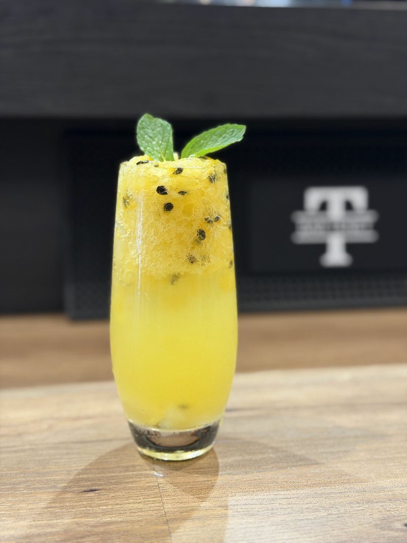 BAR TENET パイン&パッションフィズ