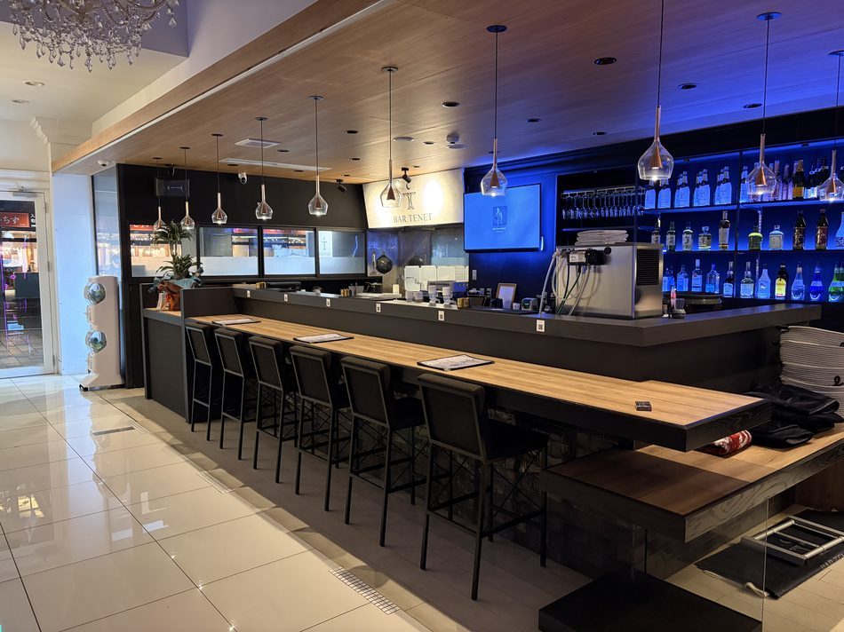 Cafe TENET のカウンター席