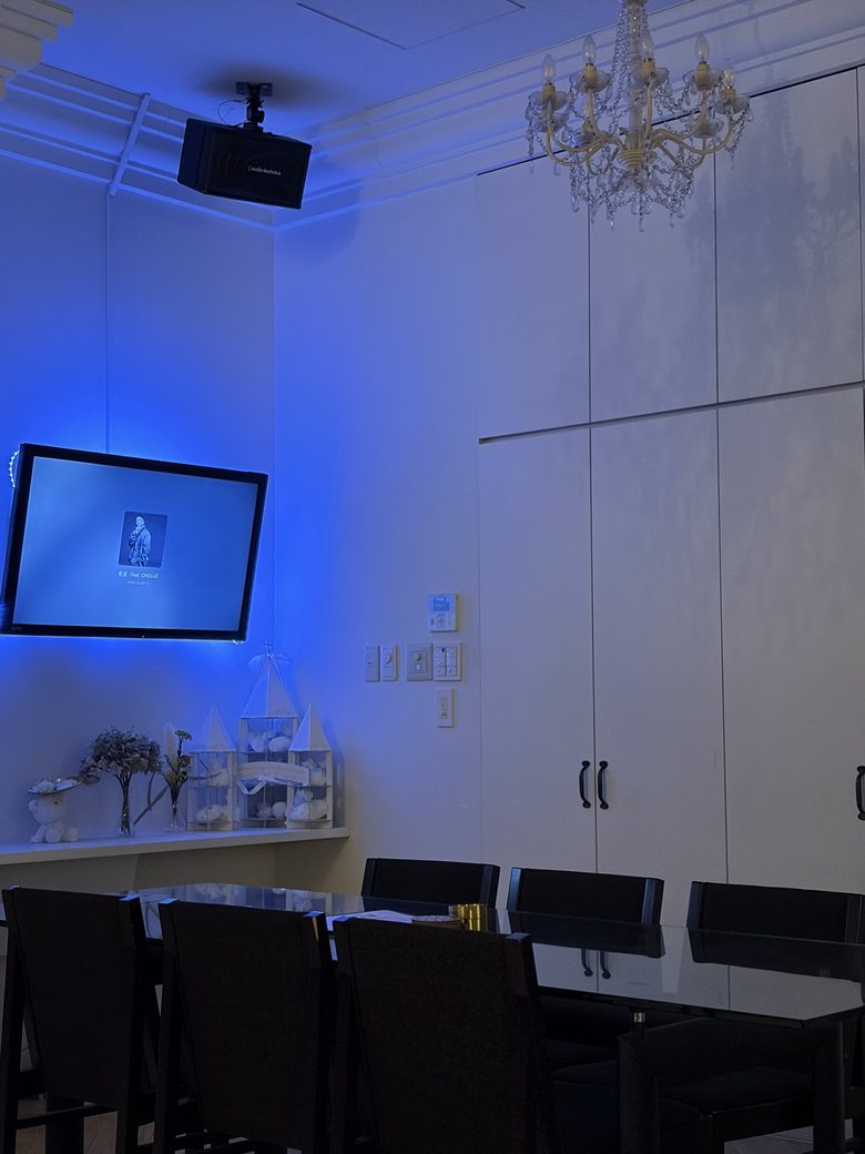Cafe TENET のテーブル席