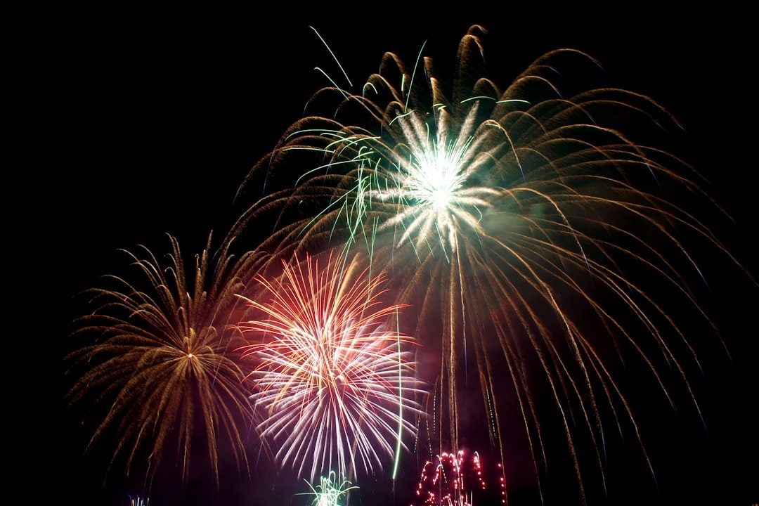 夜空の花火(イメージ写真)